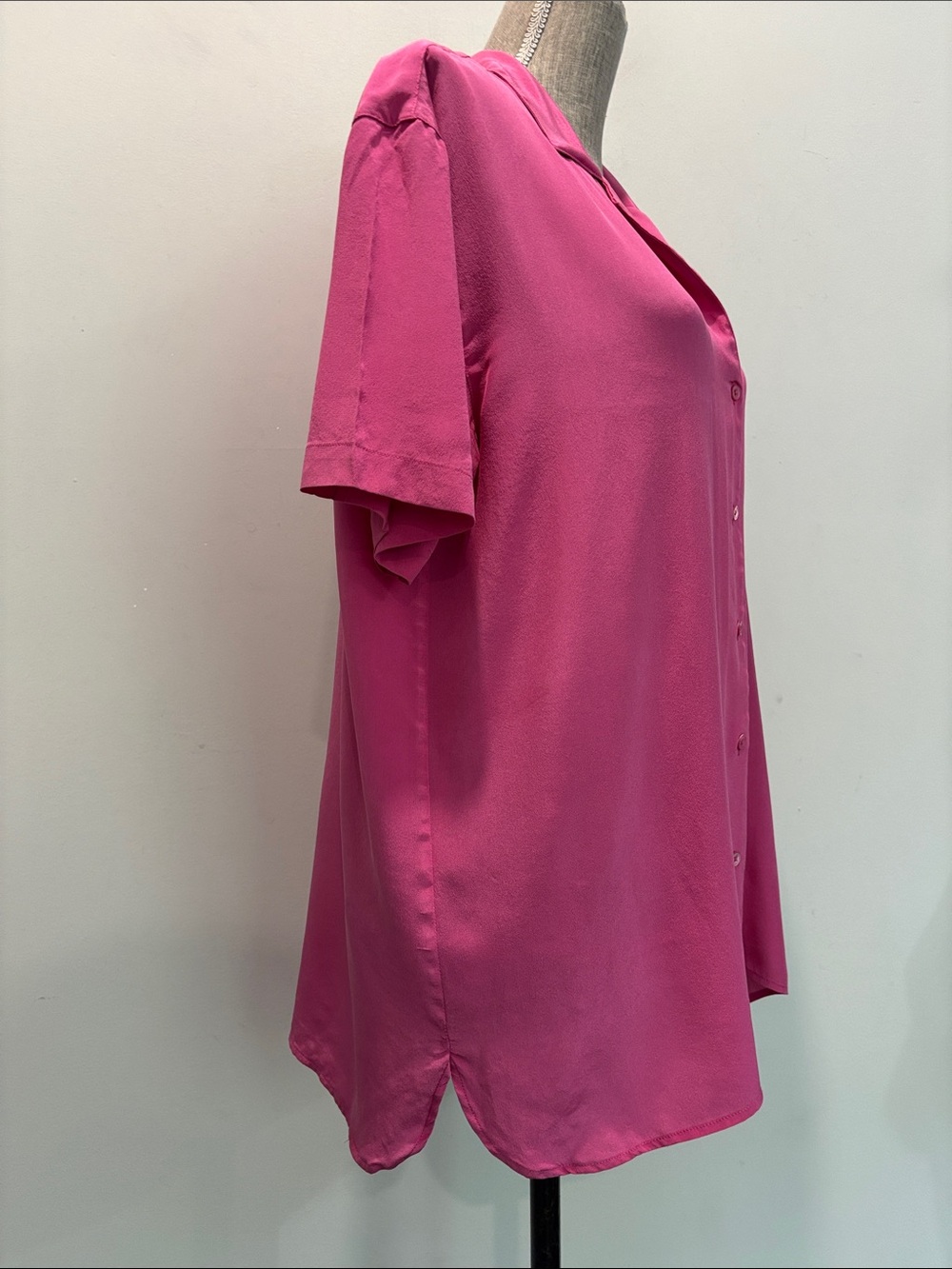 Aritzia Babaton Hot Pink Silk Button-Down Blouse Short Sleeve Medium - Picture 5 of 13